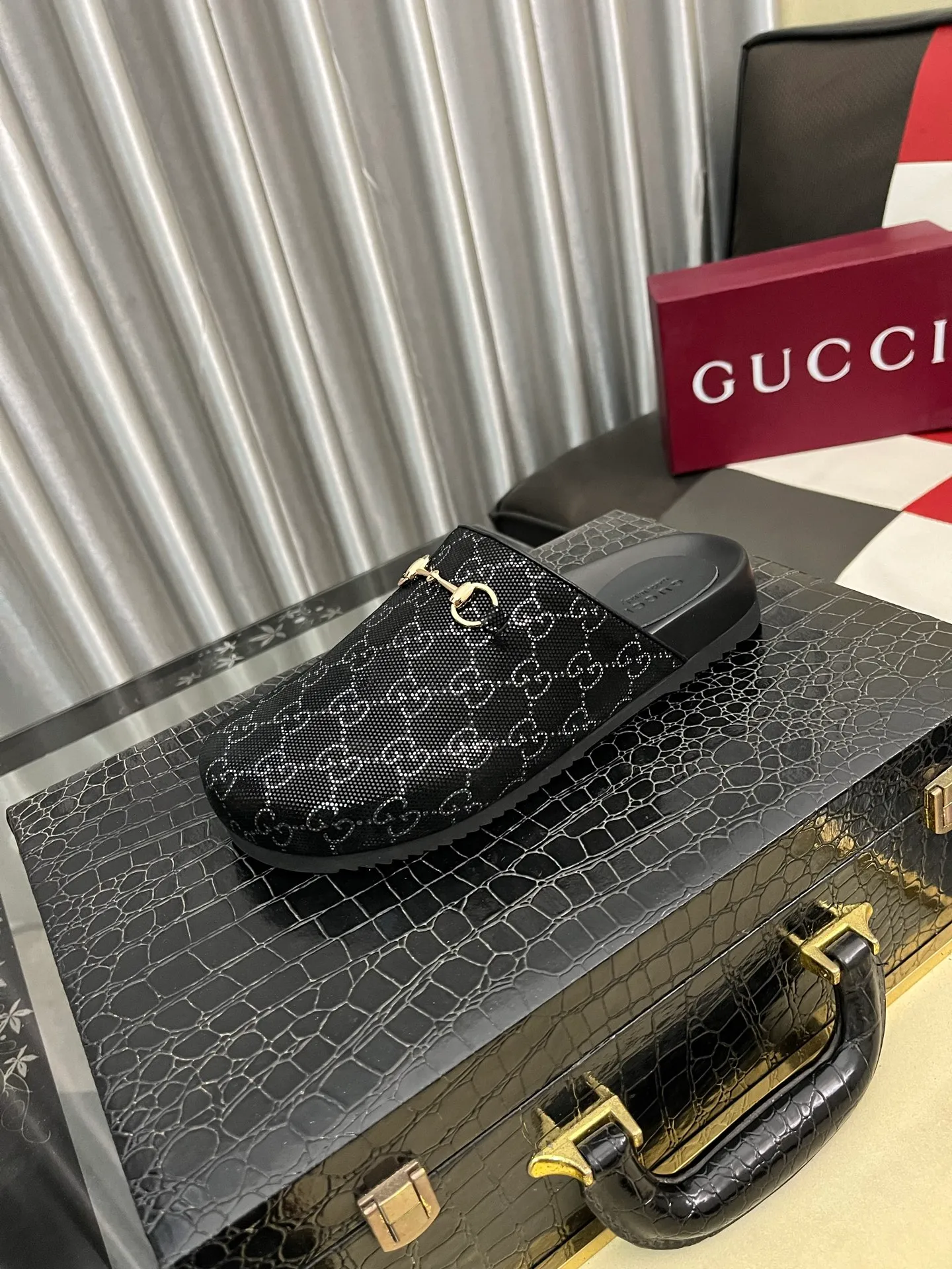 Ex-factory price: 420⌚️⌚️[Gucci] 2025 new season half-slip men's shoes, made of Italian imported first-layer frosted cowhide➕sheepskin lining, original hardware buckle, original combination wear-resistant outsole, real shot 🎬 Very comfortable on the feet, size 38-44